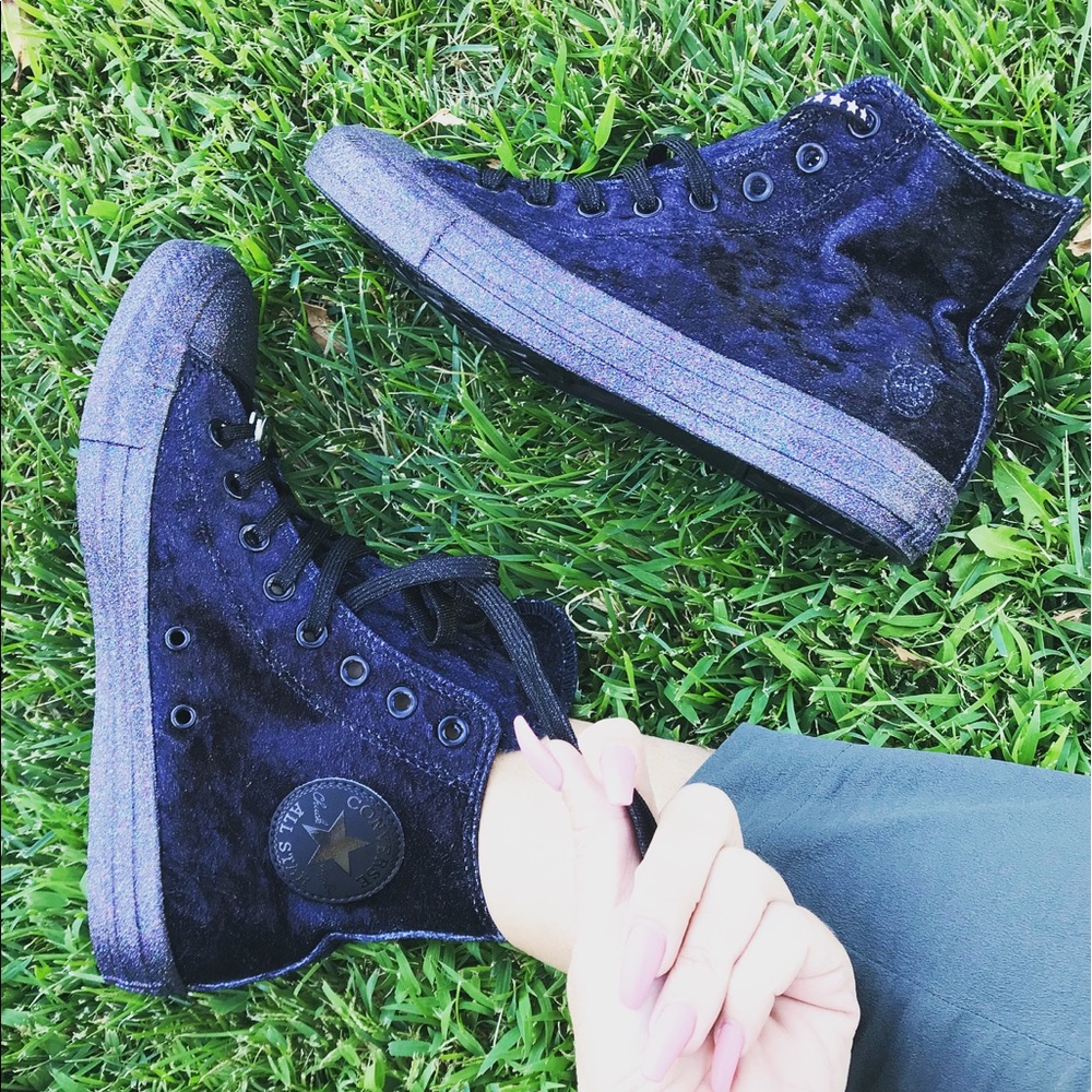 NWB 🔮 CONVERSE X MILEY VELVET GLITTER HI TOPS